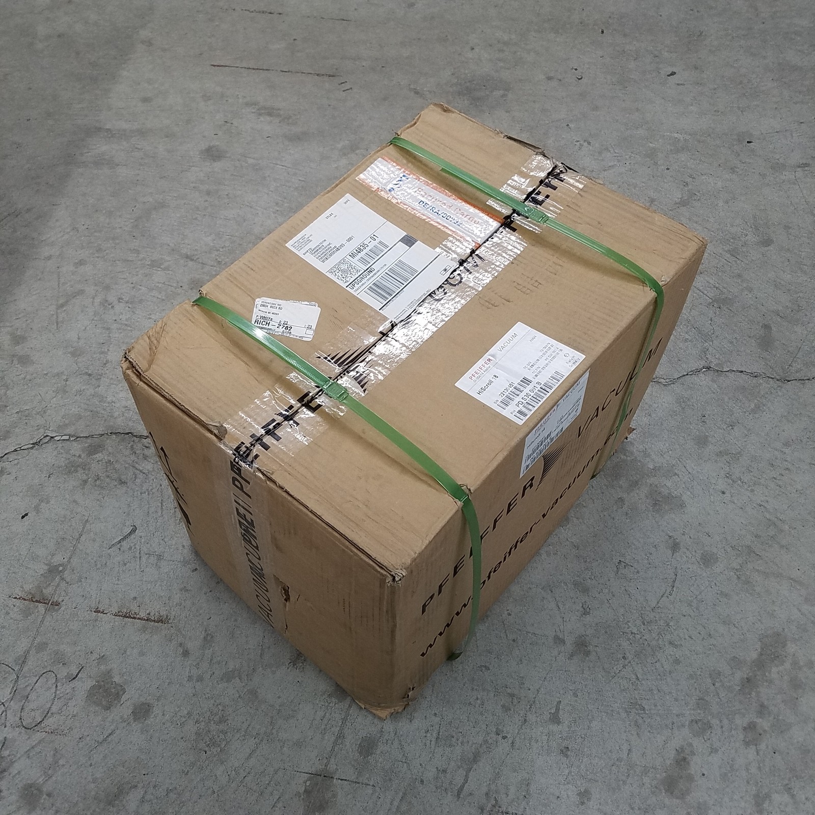 Pfeiffer HiScroll 18 Vacuum Pump, PDS30001B, 100-127/200-240VAC – NEW
