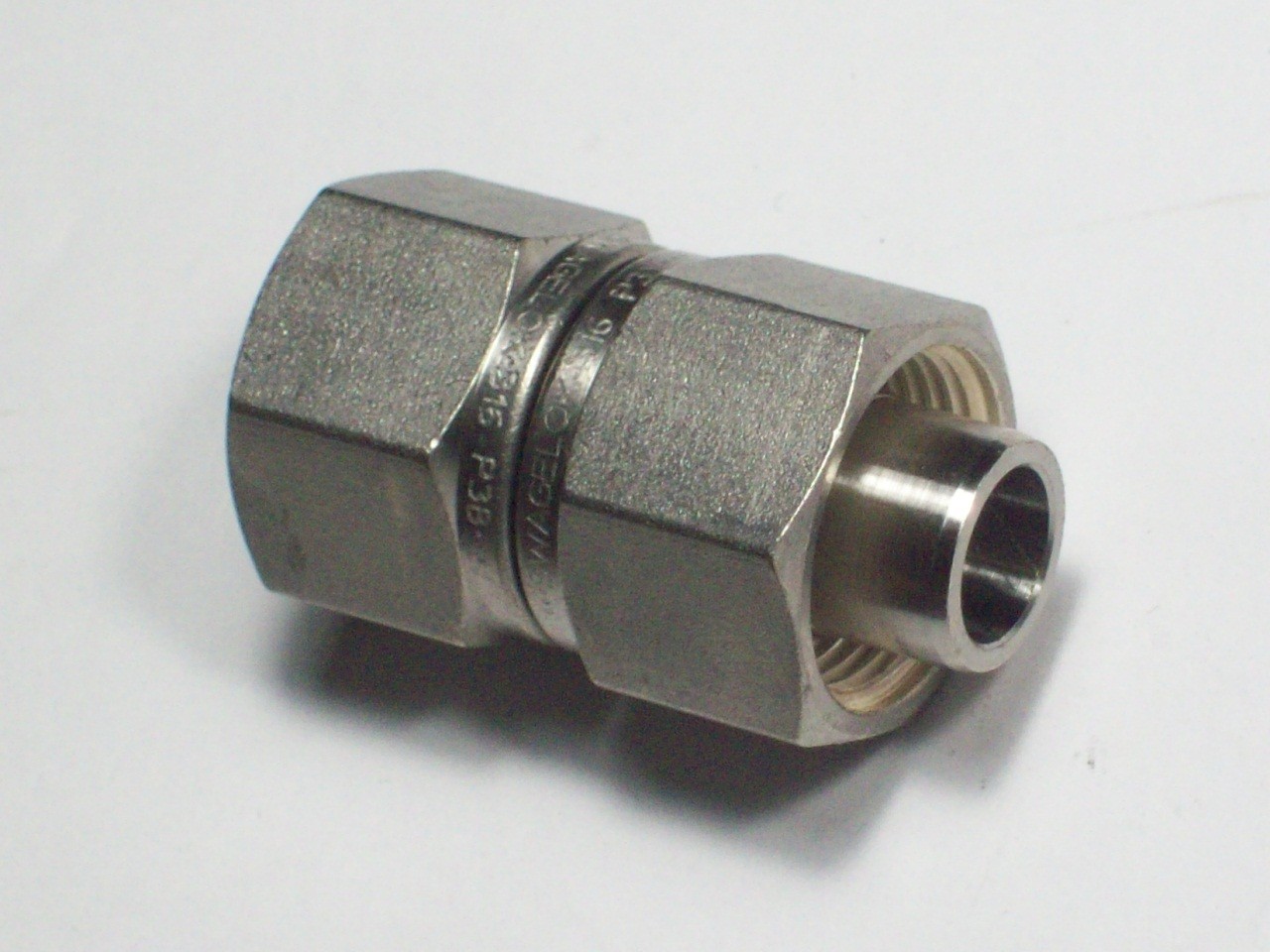 1- Swagelok Stainless Steel Port Connectors, 3/4″ OD Tube, SS-1211-PC