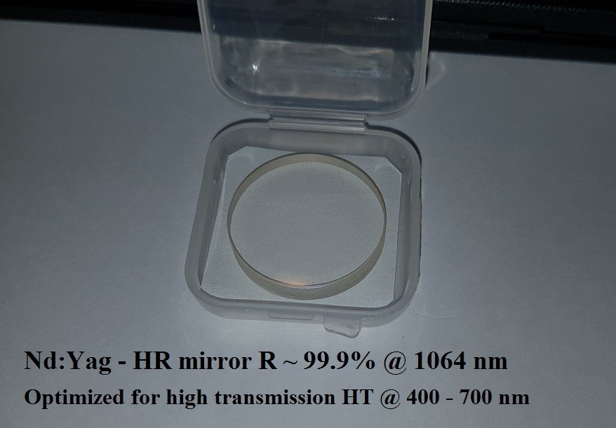 Nd:YAG – HR mirror R ~ 99.9% @ 1064nm optimized for HT@vis(400-850nm) Φ25 × 3 mm