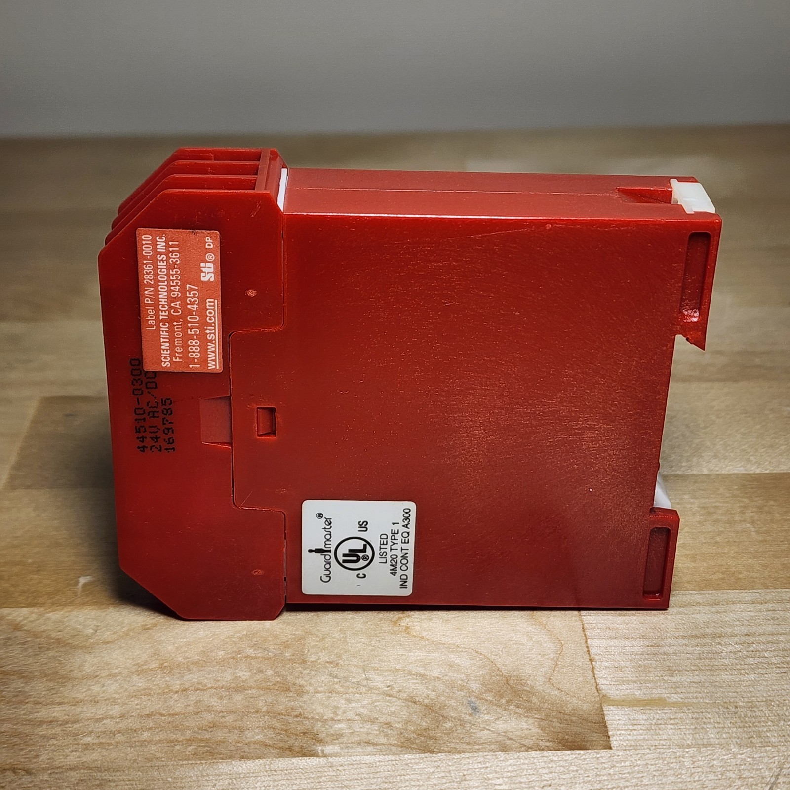 STI SR05A 44510-0300 Safety Relay Single Channel 24VAC/DC 3NO 1NC