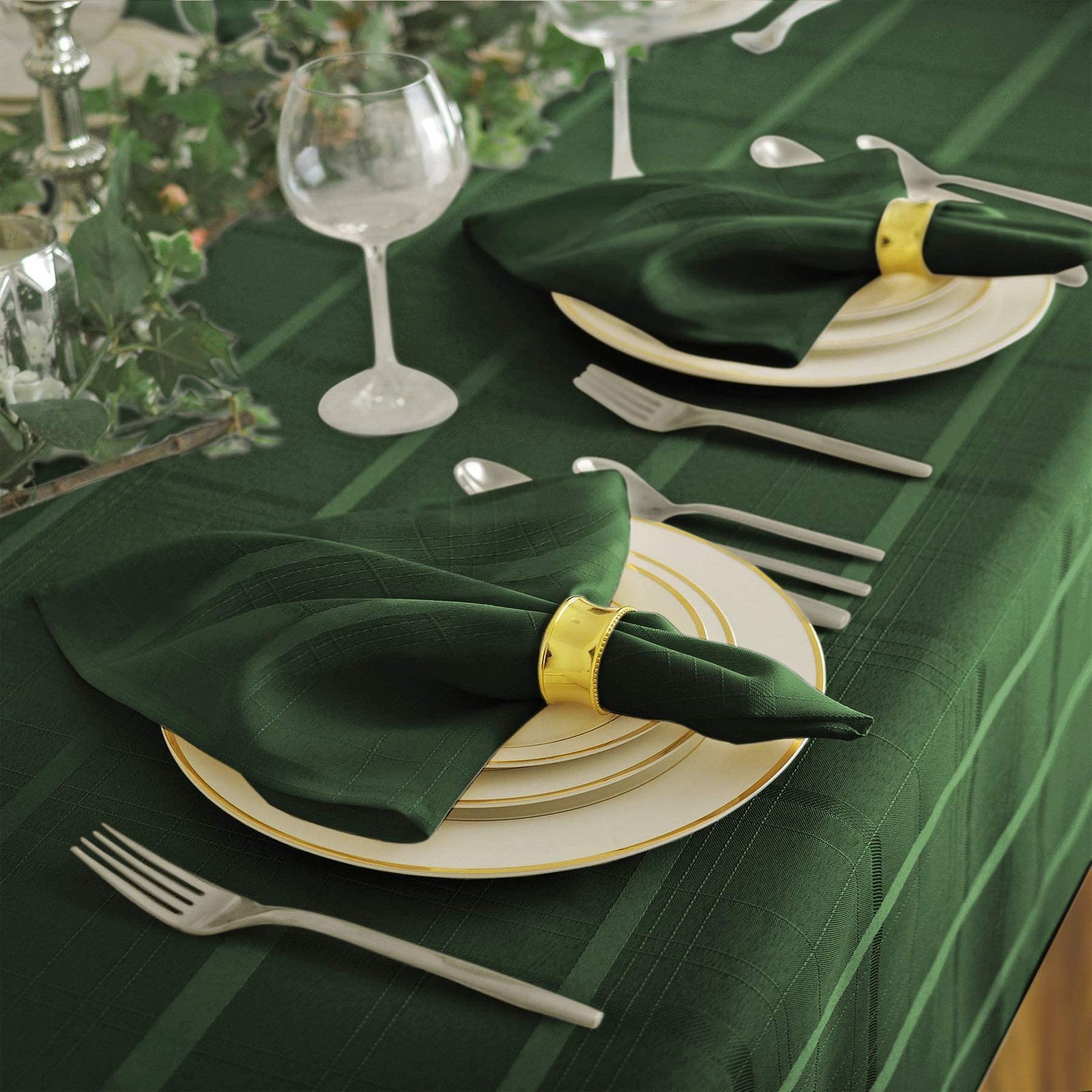 Newbridge Christmas Elegance Plaid Set Of 4 Square Fabric Napkins 100 Polyester