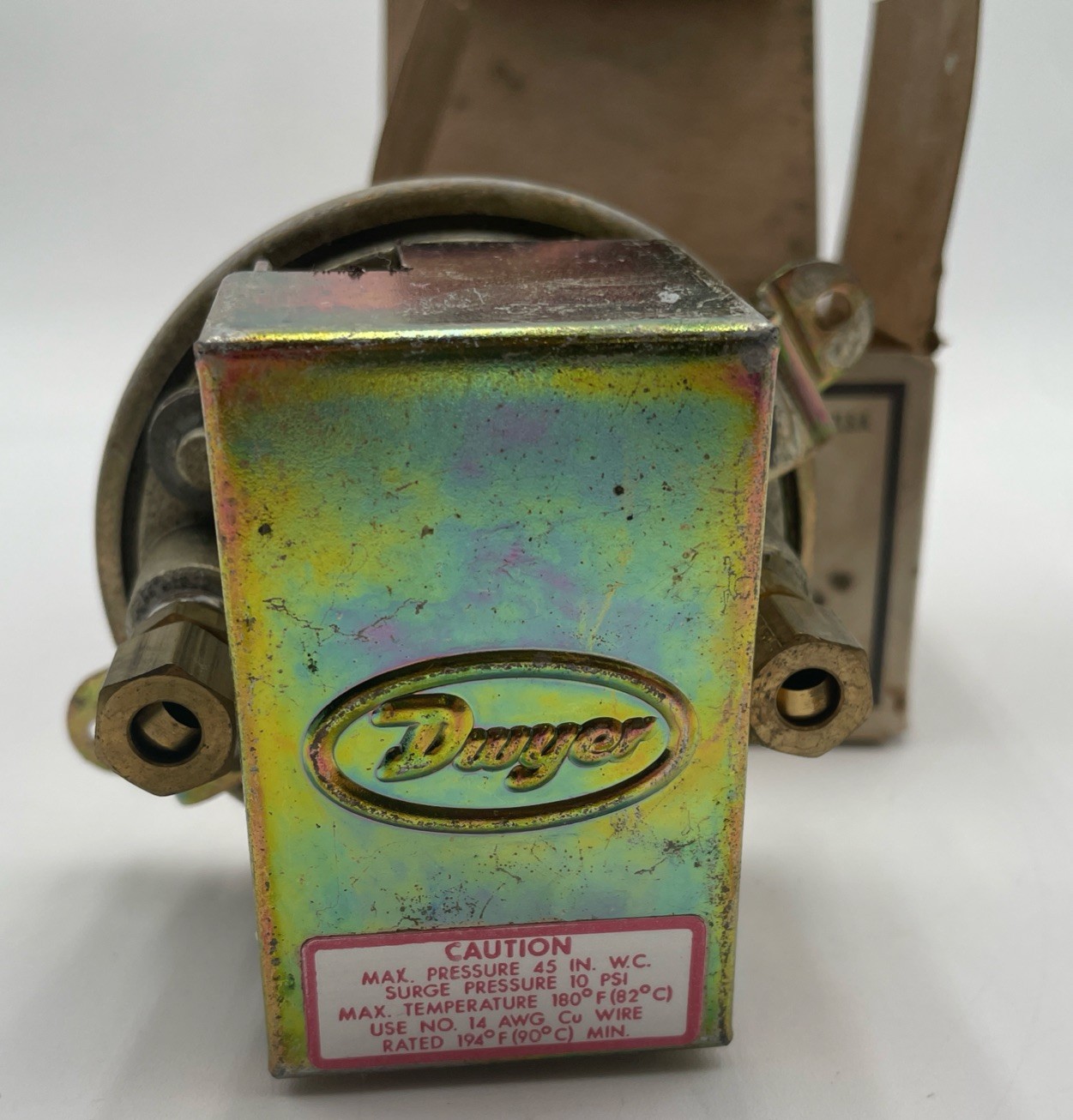 Dwyer 1910-1 Low Differential Pressure Switch 0.40″-2.4″ WC – New Old Stock