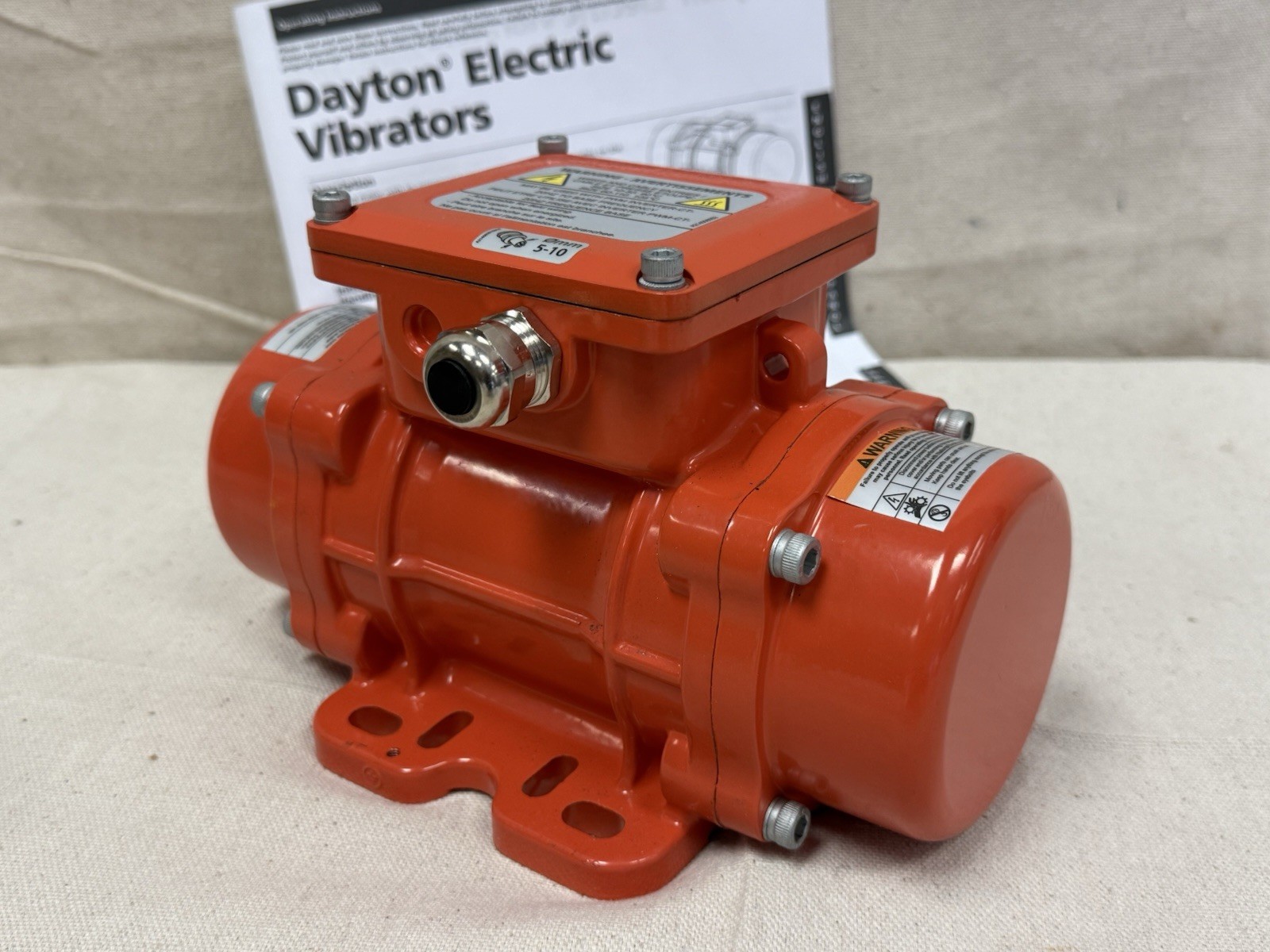 DAYTON 1DYN7 Battery Operated Vibrator 110 lbf 12V DC 6.60 A 3,000 vpm Totally E