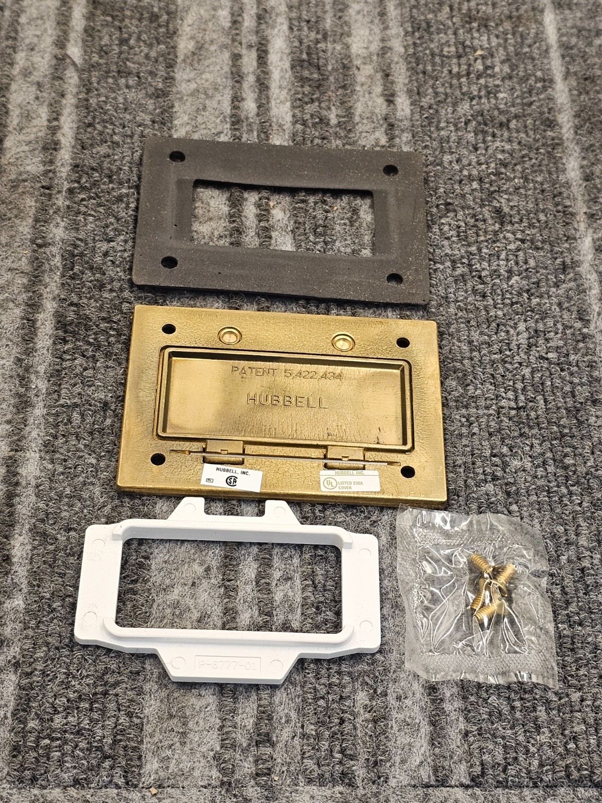 HUBBELL 2DDX1: Wiring Device-Kellems S3826 Rectangular Floor Box Cover – Brass