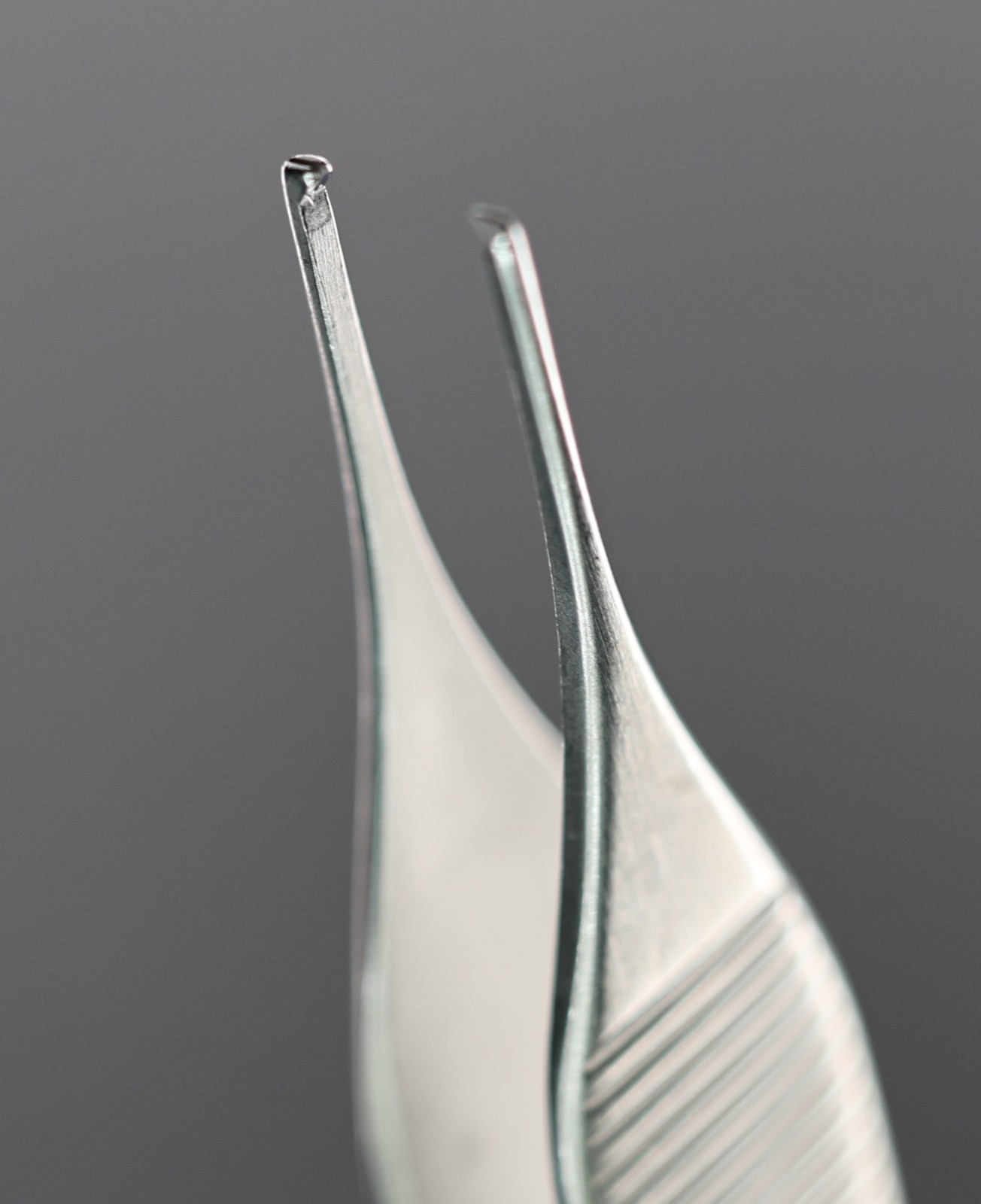 Symmetry 30-1186 Adson Tissue Forceps, 1×2 Teeth, 1mm Wide Jaw, STR, 4.75″