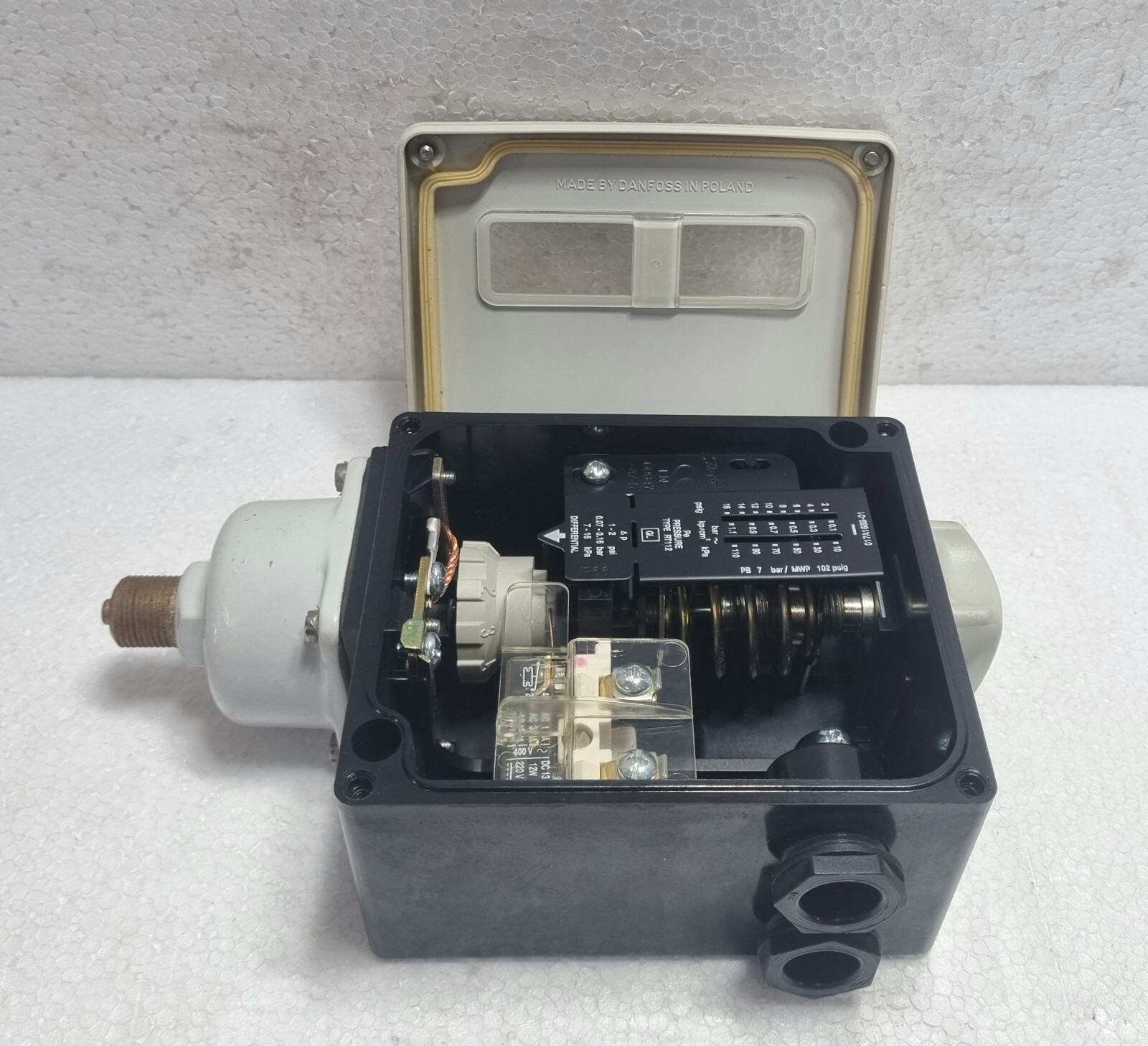 Danfoss Pressure switch RT112 017-5191 | Slight Damaged As Seen In Image 2