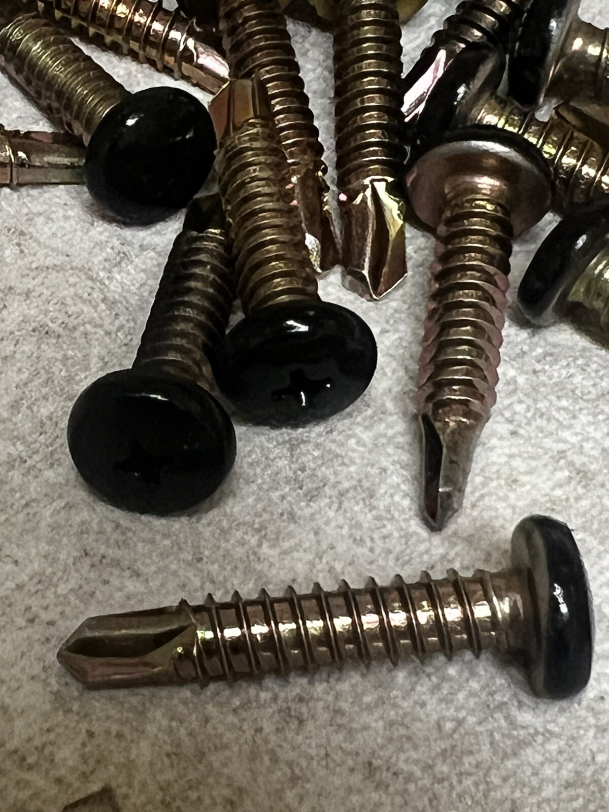 25 #14 Self Drilling 1-1/4” Sheet Metal Screws Pan Head Stainless Steel Black