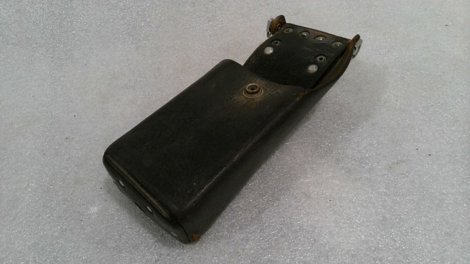 MOTOROLA 15E05276F07 LEATHER CARRYING CASE 8″ INCH OAL, 7-11/16″ DEPTH, 2.75″ W