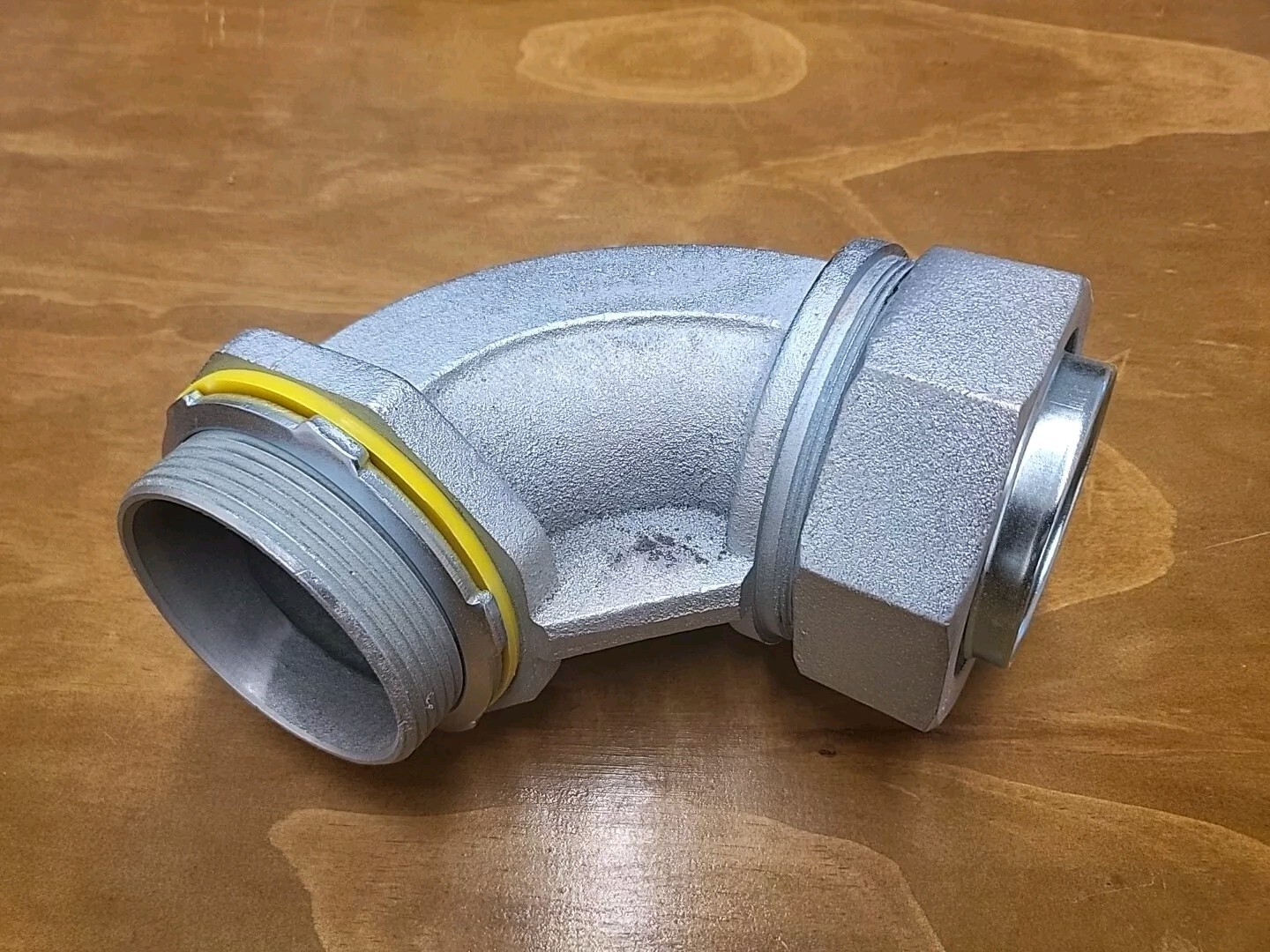3″ LIQUID TIGHT SEAL 90 DEGREE FLEX CONNECTOR HUBBELL Raco 3432