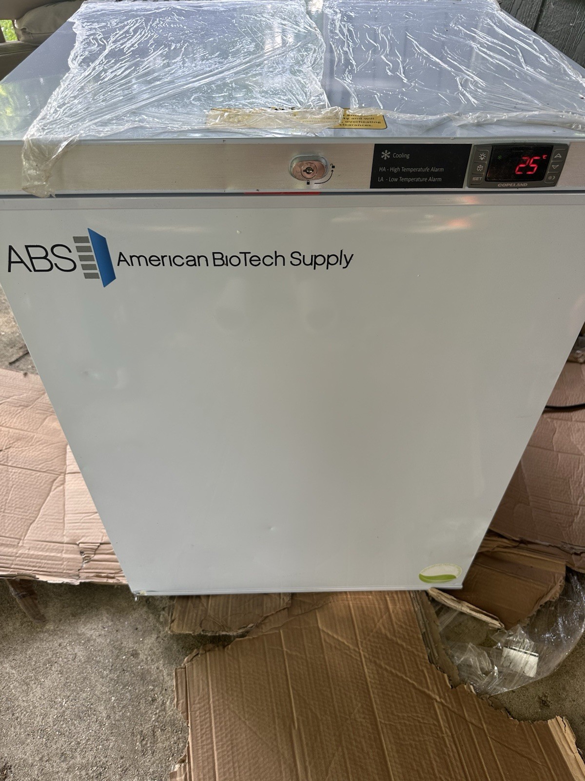 The American BioTech Supply Model ABT-HC-UCFS-0440 *See Description Ship Damage*