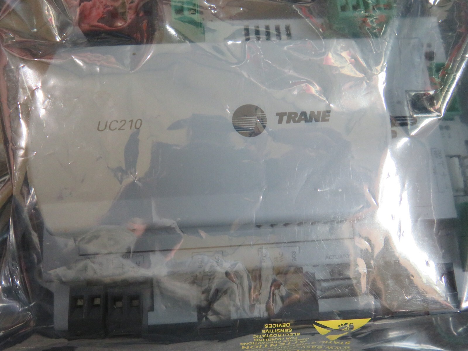 TRANE UC210 X13651610010 PRGRM VAV CONTROLLER NO ACTUATOR BMUC210AAA0100011