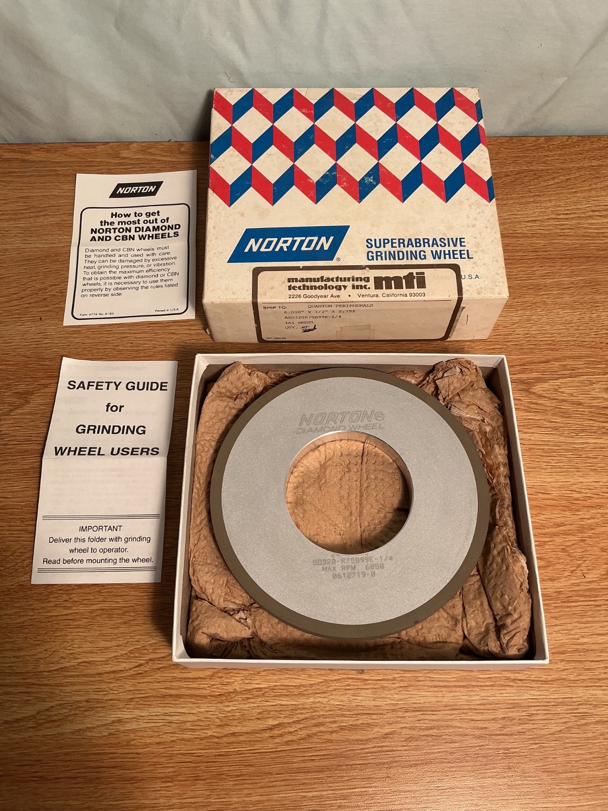 Norton Diamond Superabrasive Grinding Wheel SD320-R75B99E- 1/4