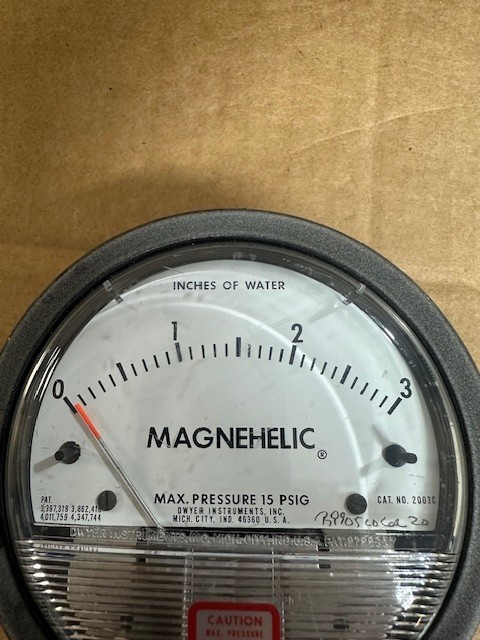 Dwyer Magnehelic 2003C Differential Pressure Gauge 0-3″ Water Column