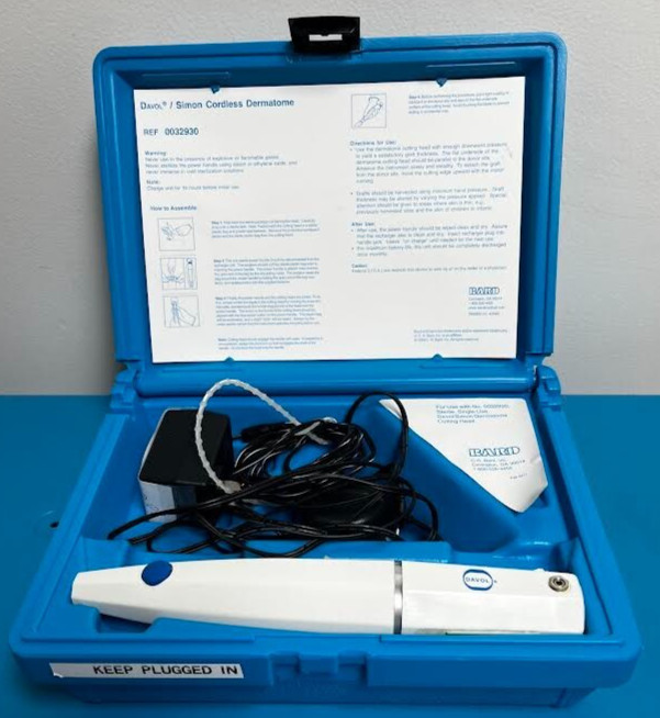 Davol/Simon Cordless Dermatome 0032930 w/2 Power Cords -Exc. Working Condition