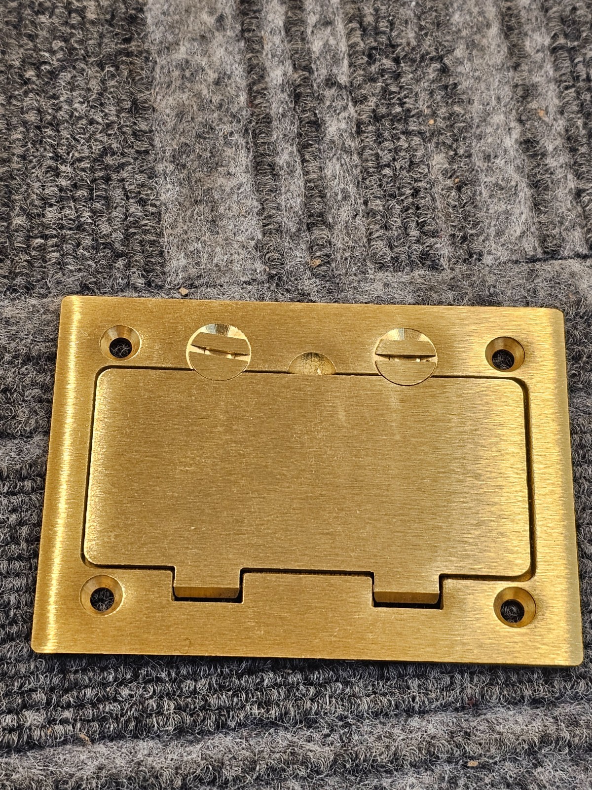 HUBBELL 2DDX1: Wiring Device-Kellems S3826 Rectangular Floor Box Cover – Brass