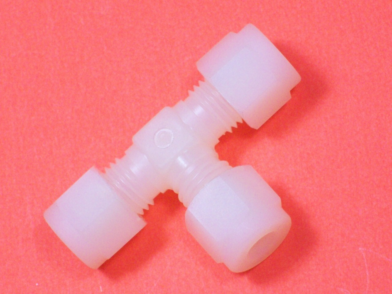 1 – Swagelok Nylon Union Tee, 1/4″ OD Tube, NY-400-3