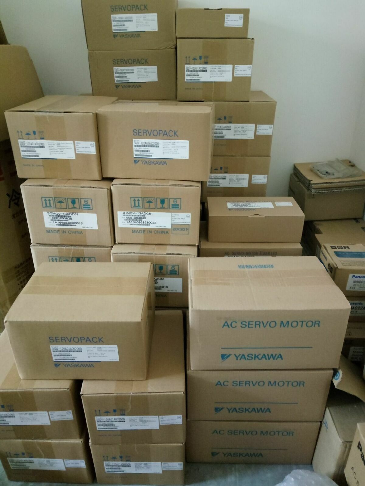 New Yaskawa SGDG-04GT Servo Drive SGDG04GT Expedited Shipping