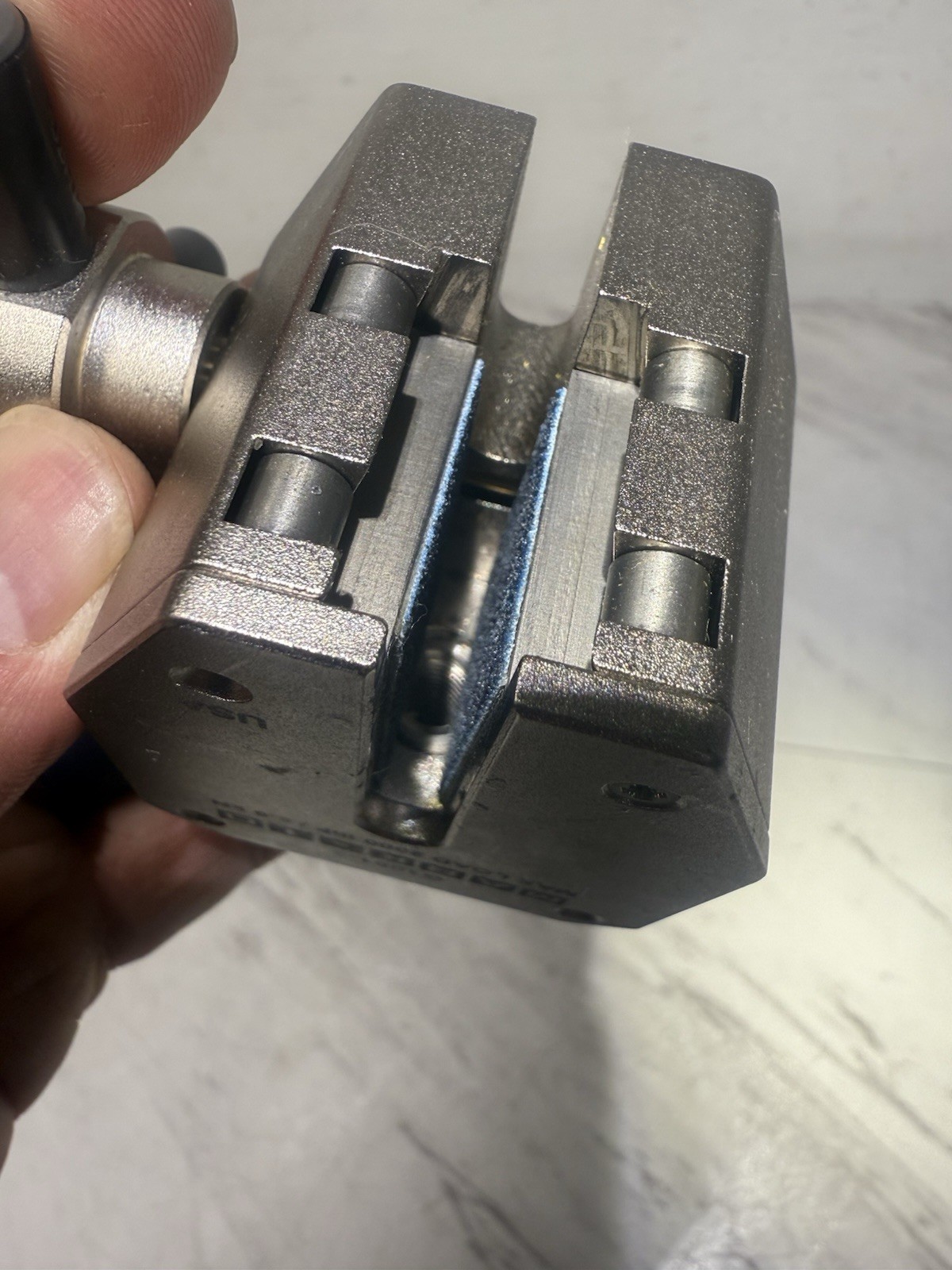 Mark-10 G1061-2 Width: 1″ (25.4mm) Capacity: 2000 lbs