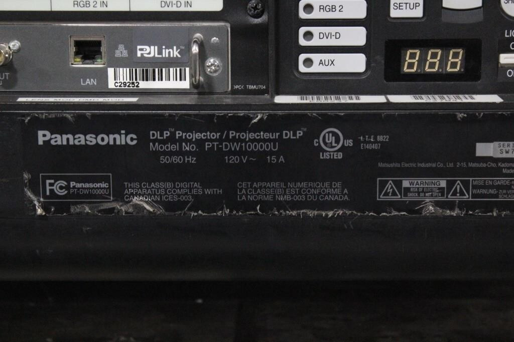 Panasonic PT-D10000U SXGA+ 10,000 Lumens 3 Chip DLP 1400×1050 Lamp Hours 253