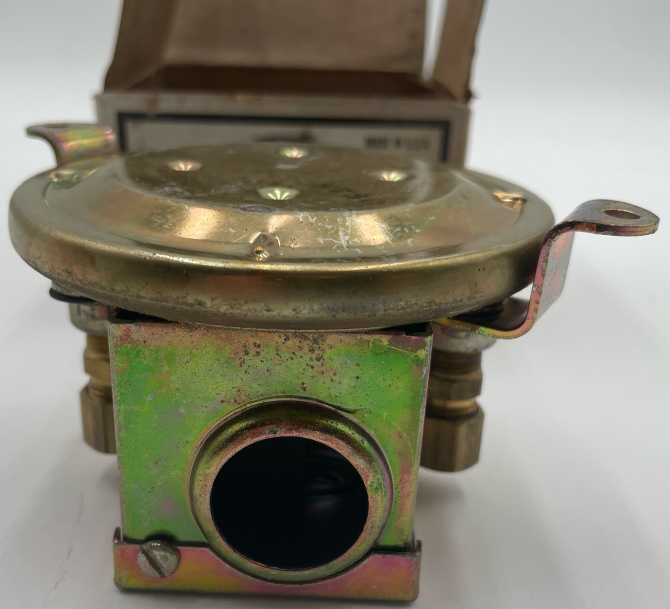 Dwyer 1910-1 Low Differential Pressure Switch 0.40″-2.4″ WC – New Old Stock