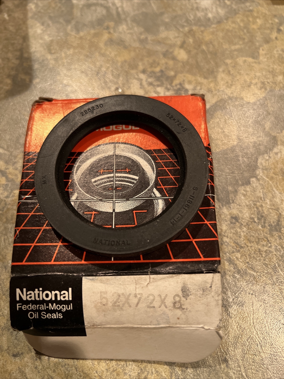 National New Seal 52X72X8 / 225230 DOUBLE LIP SEAL , Free And Fast Shipping !