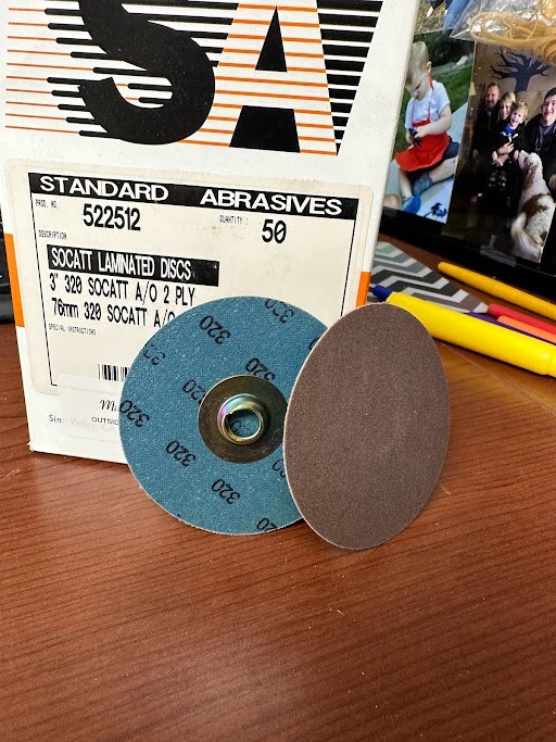 STANDARD ABRASIVES QUICK CHANGE A/O 2 PLY TS DISCS 3″ 522511 320 GRIT BOX OF 50