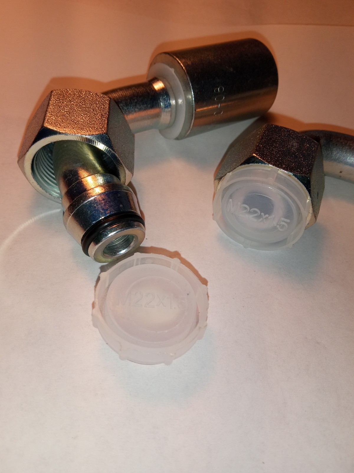M22 x 1.5 Metric hydraulic fitting 90° Crimp On Ferrule, 20491-22-08 & 00110-08