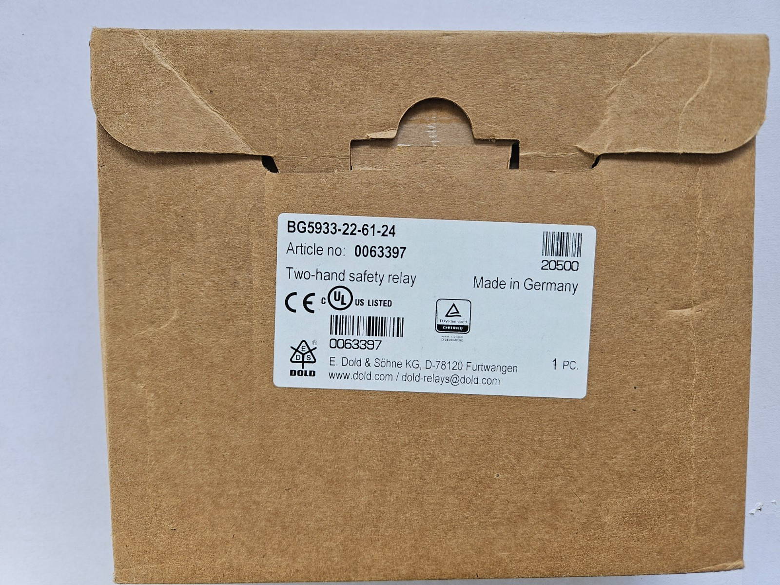 BG5933 E. DOLD & SOHNE KG TWO HAND SAFETY RELAY