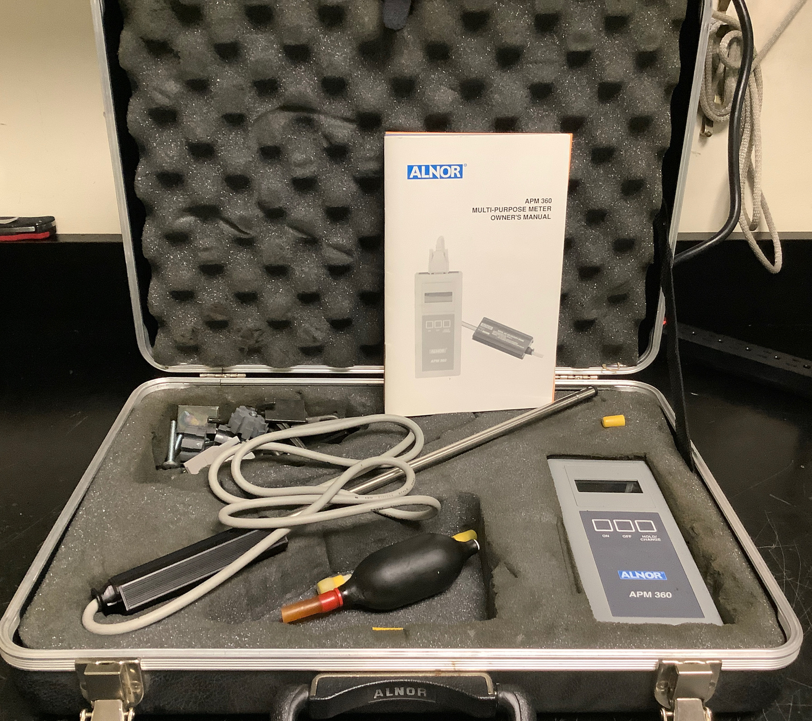 Alnor APM 360 Multipurpose Meter and ThermoAnemometer Probe 265
