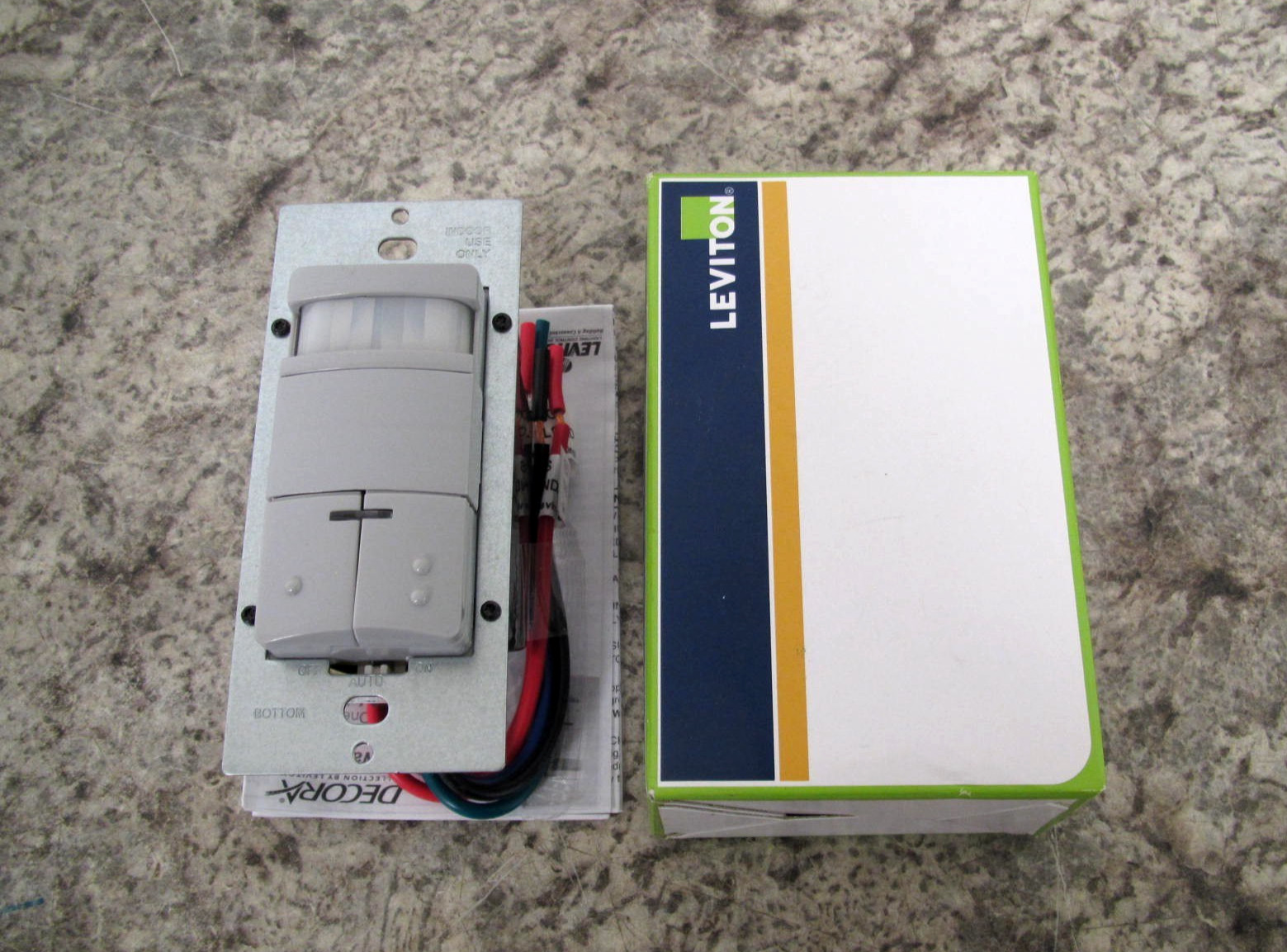 New Leviton ODS0D-IDG 120/277VAC Gray Decora Occupancy Sensor / Wall Switch