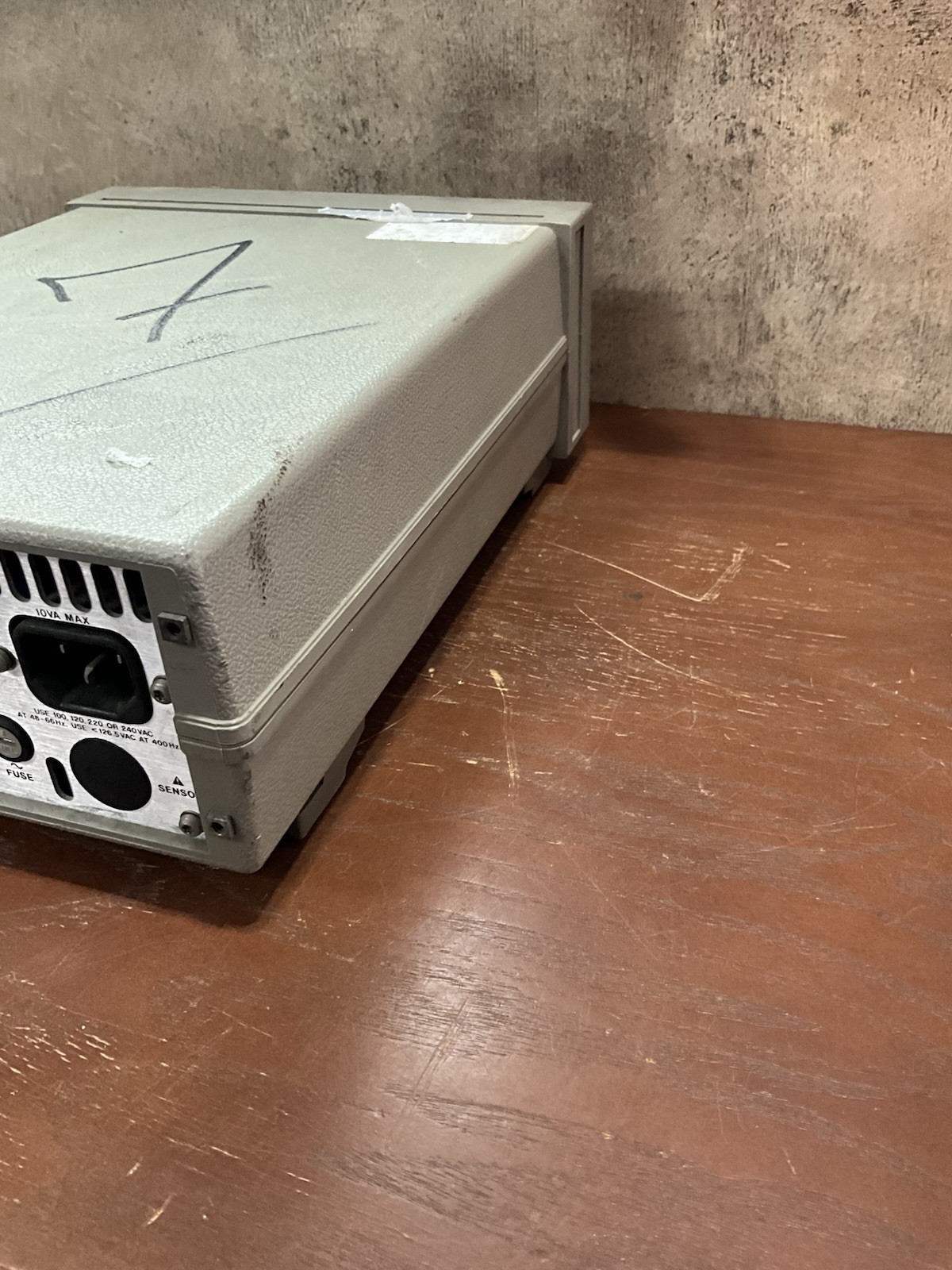 HEWLETT PACKARD 437B POWER METER POWERS ON