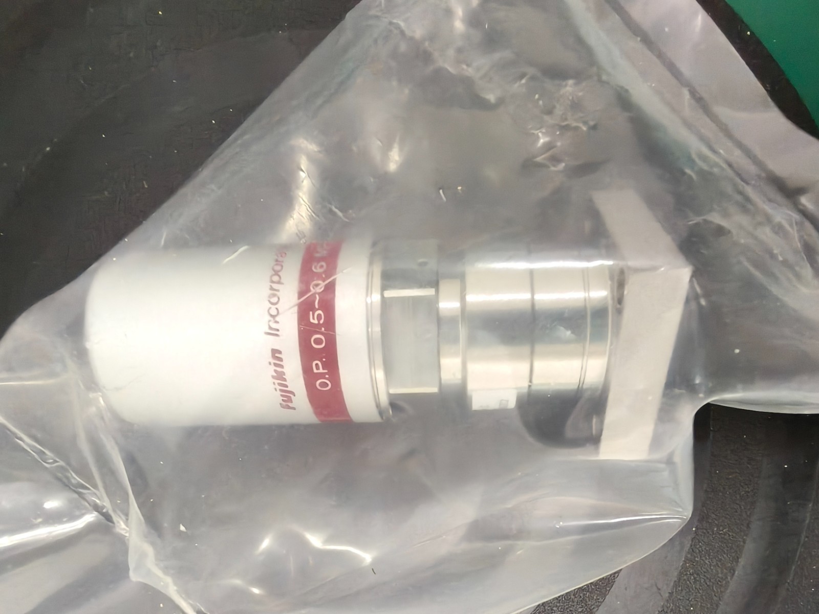 Lot of 8 Lam 766-197844-003 R C, Fujikin 0.5~0.6mPa No.565602 Valve,Unused,97457