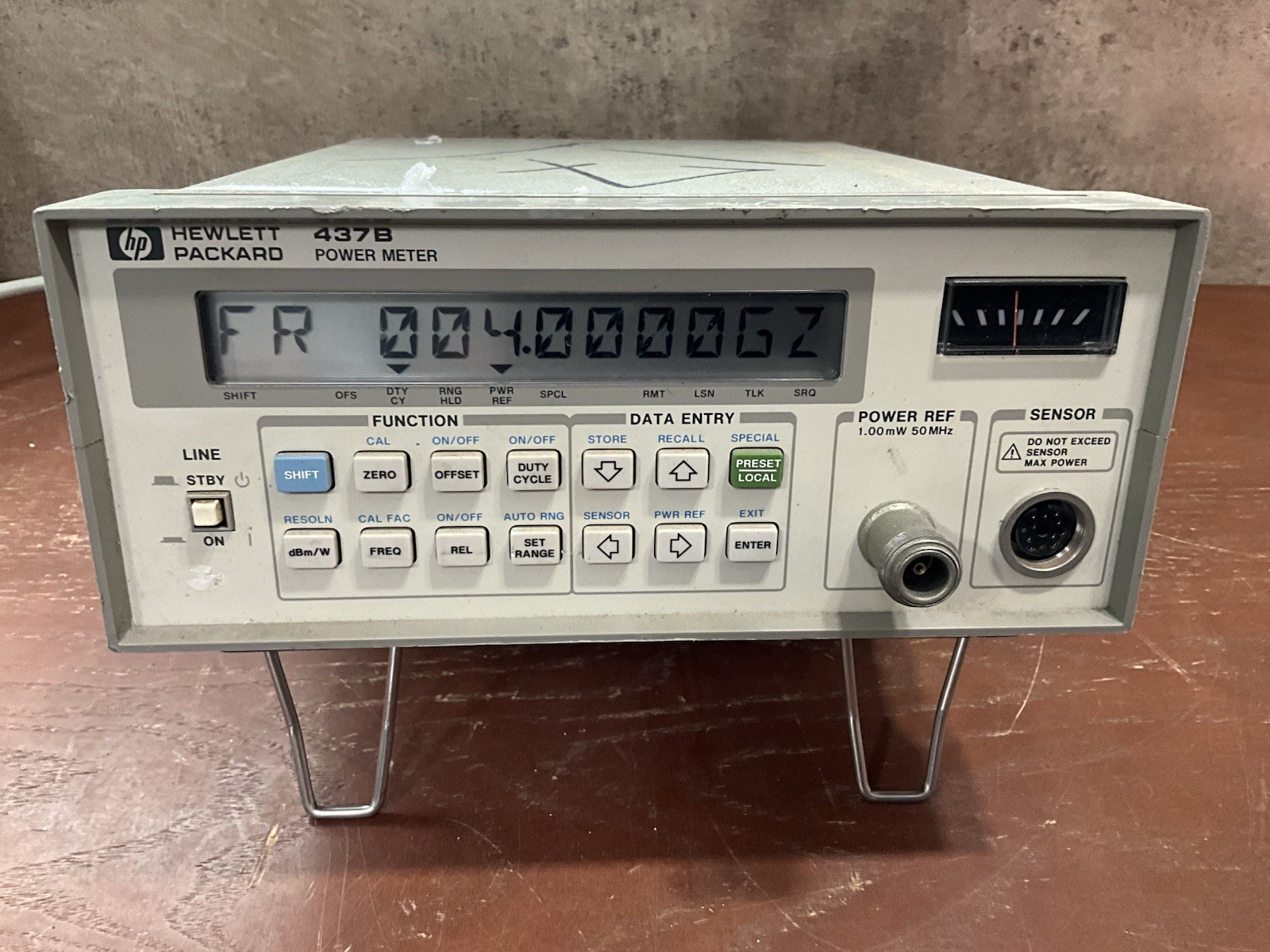 HEWLETT PACKARD 437B POWER METER POWERS ON
