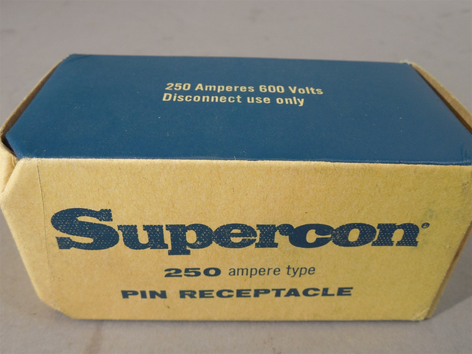 Superior Electric RP200GWT Supercon 250 ampere Pin Receptacle White Lots of 2