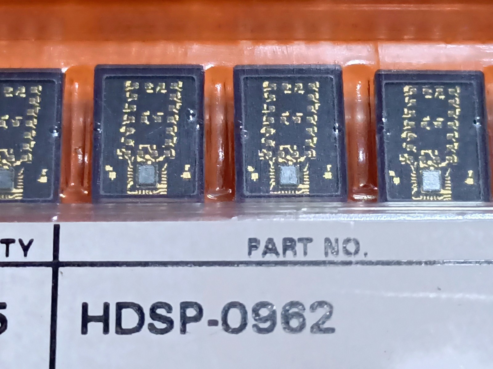 1(ONE) PIECE AVAGO HDSP-0962 GREEN HEXADECIMAL LED DISPLAY NEW AND UNUSED OLD ST