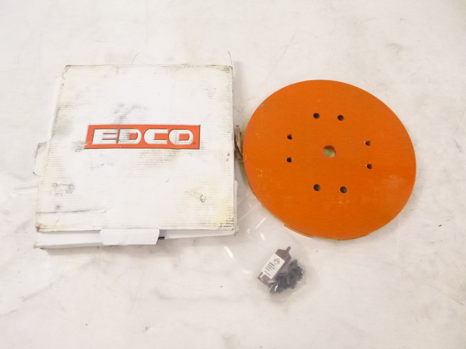 EDCO 19170 Heavy Duty 20-Segment Grinding Disc w/Hardware 10″ Orange
