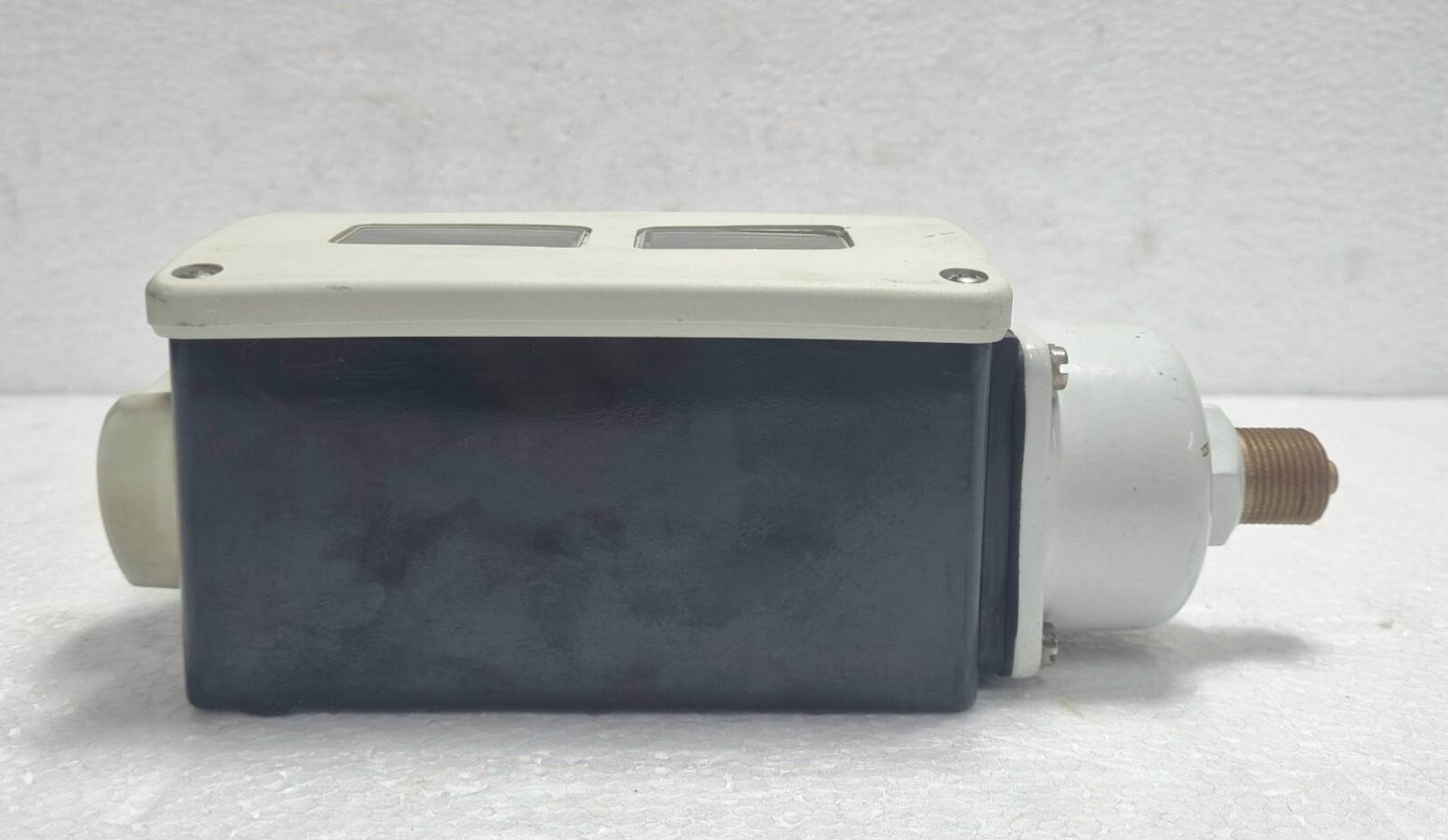 Danfoss Pressure switch RT112 017-5191 | Slight Damaged As Seen In Image 2