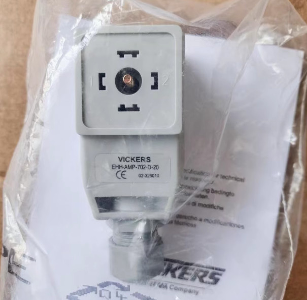 New in box VICKERS EHH-AMP-702-D-20 Plug Amplifier