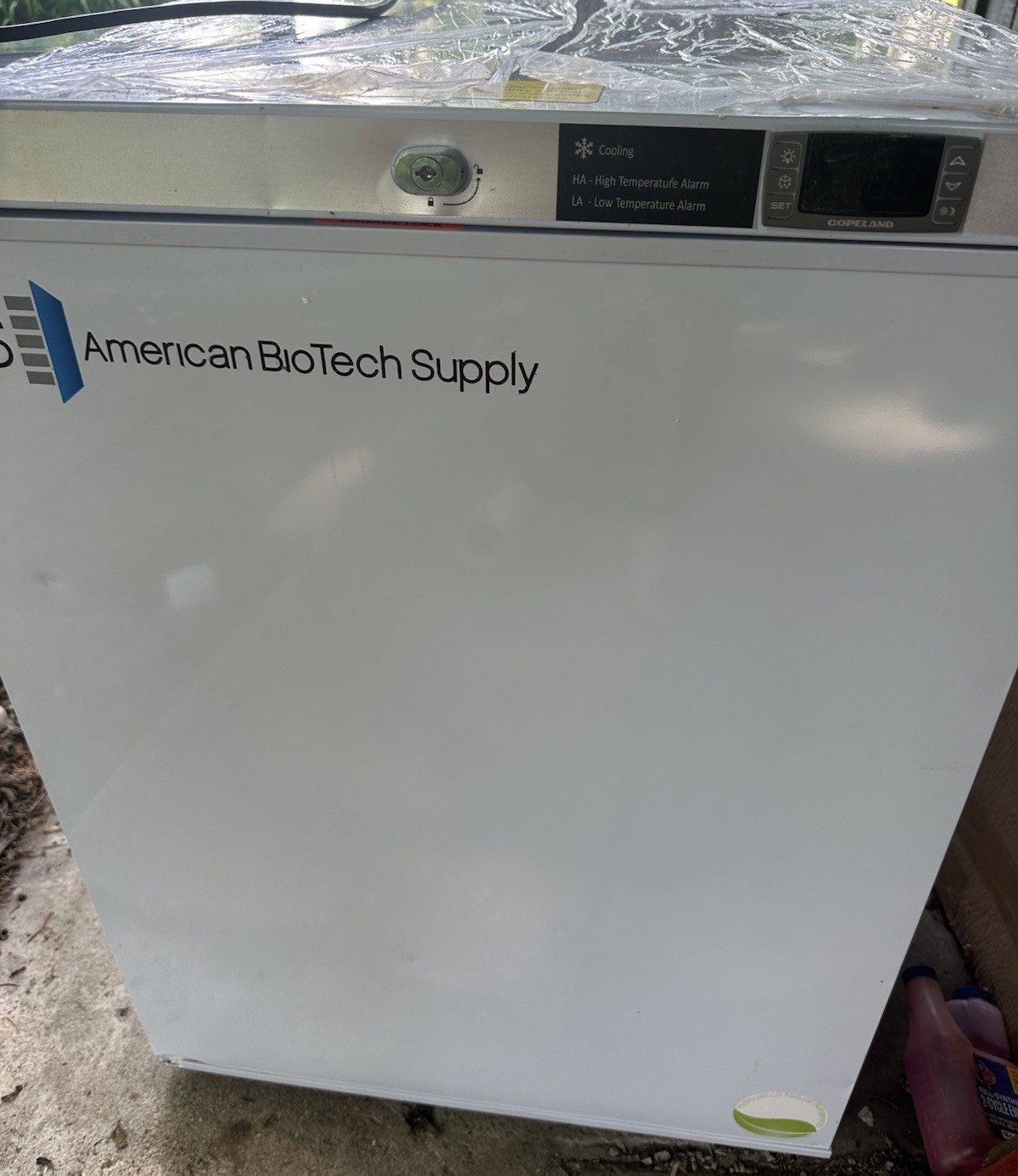 The American BioTech Supply Model ABT-HC-UCFS-0440 *See Description Ship Damage*