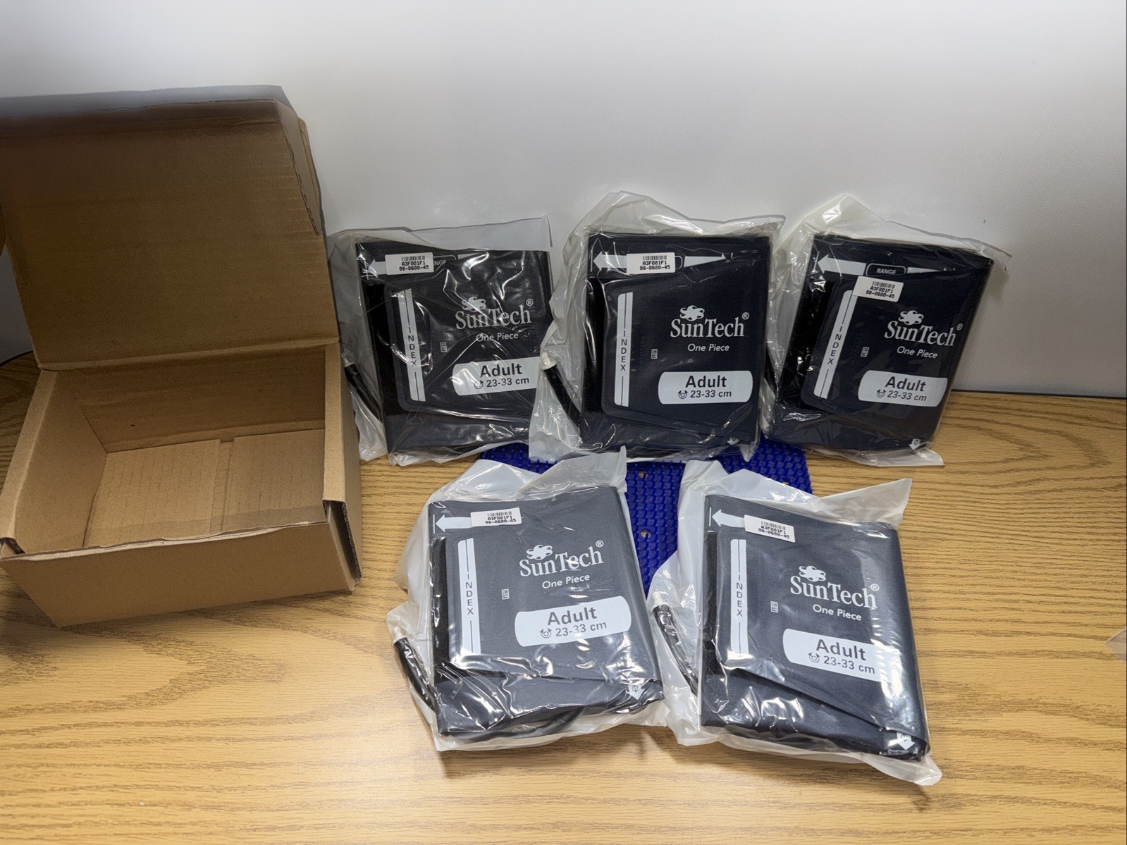 SUNTECH 98-0600-45 ONE PIECE CUFF ADULT 23-33 CM, Lot Of 5