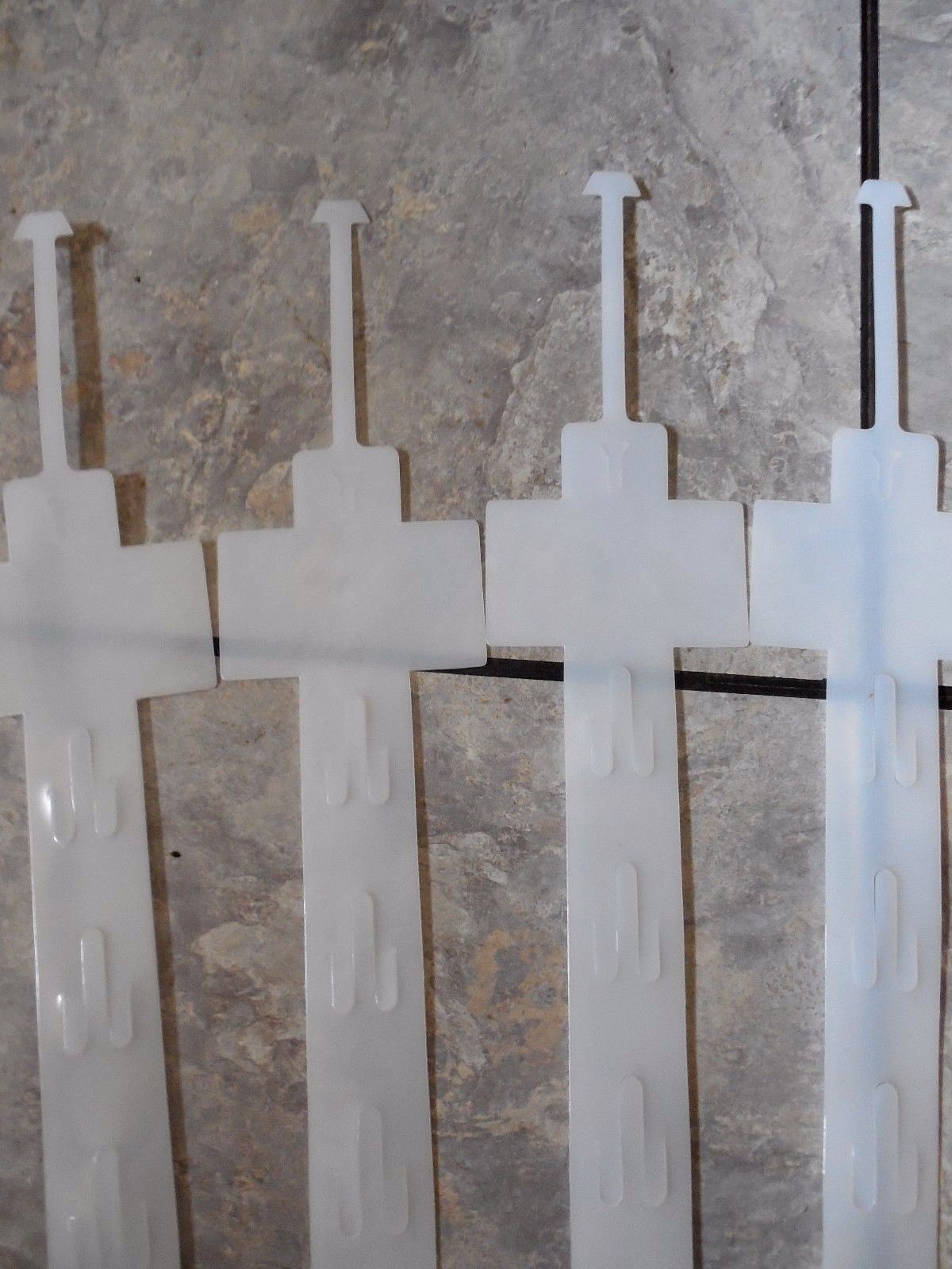 12 pc Strip Hanging Display Merchandise Clip Holds 12 items Plastic 32″ Retail