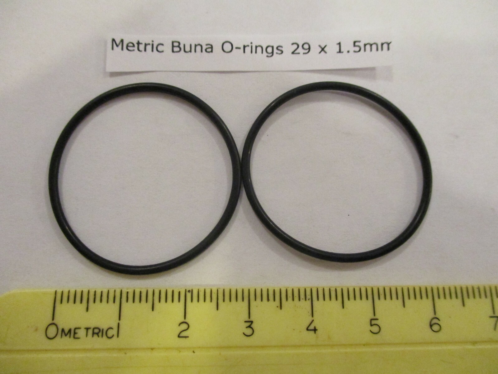 29mm ID x 32mm OD x 1.5mm thick O-ring. Buna-70. Quan 2.