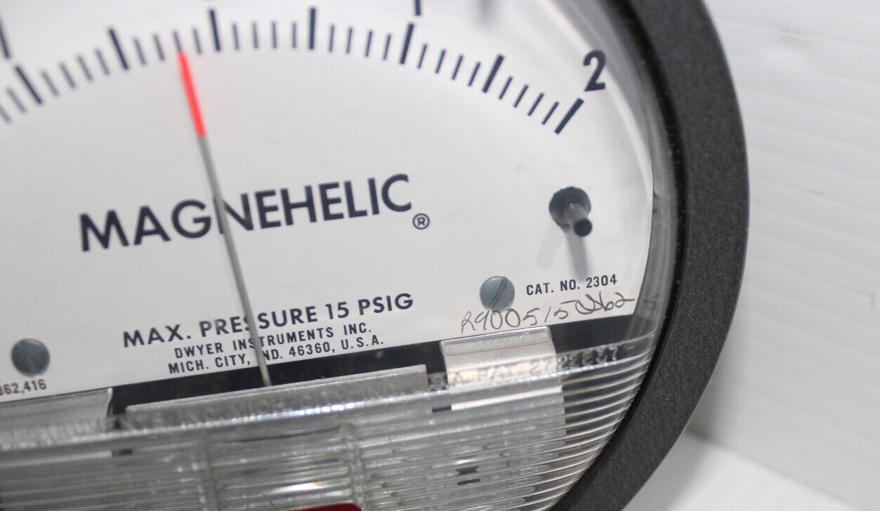 ⭐NEW IN BOX⭐ DWYER 2304 MAGNEHELIC DIFFERENTIAL PRESSURE GAGE