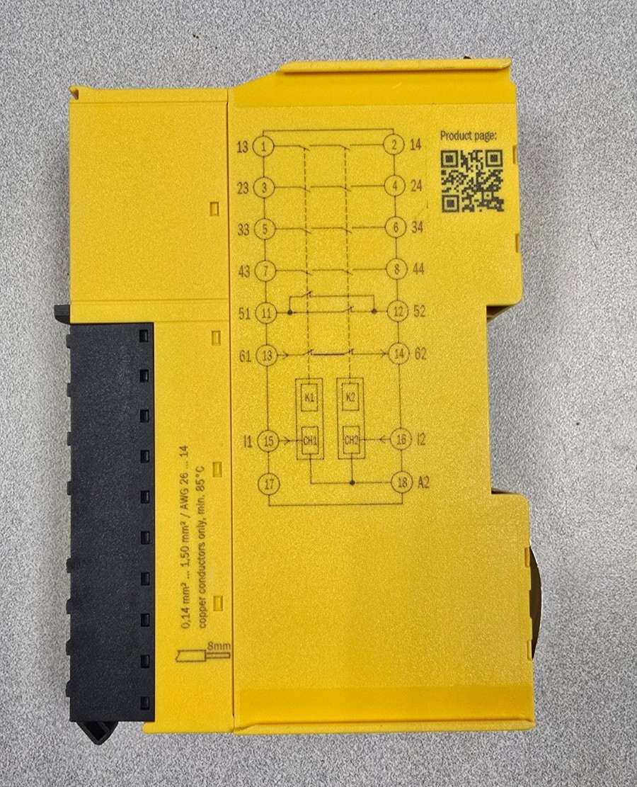 SICK RLY3-OSSD400 (1099971) Safety Relay DC 24V 2.5W DIN Rail Control Panel