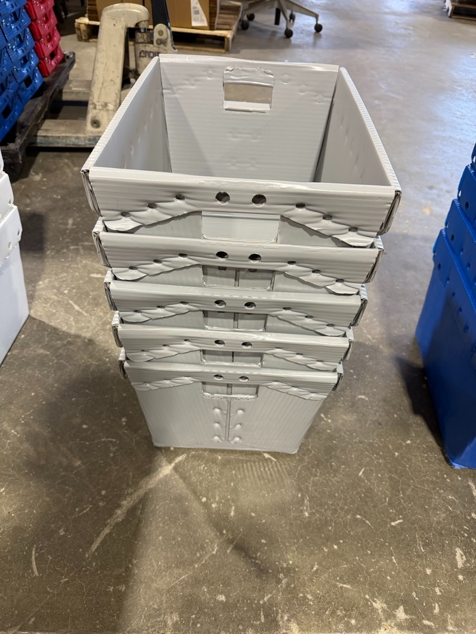 Lot of 5 Corrugated Plastic Postal Mail Type Totes Bin 18.5″L x 13.5″W x 11.5″H