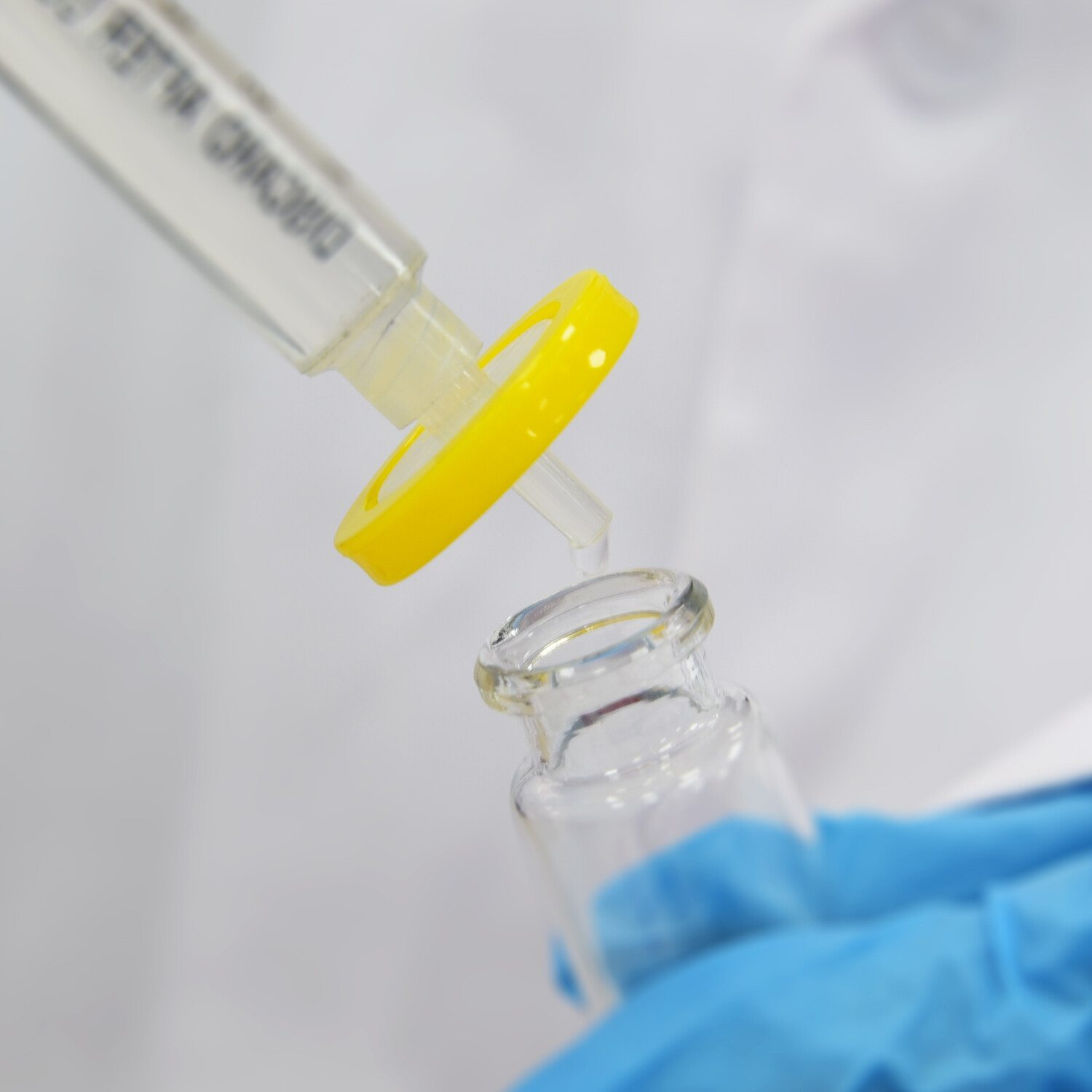 Nylon Membrane Syringe Filter 13mm 0.22μm Hydrophilic Female Luer Lock