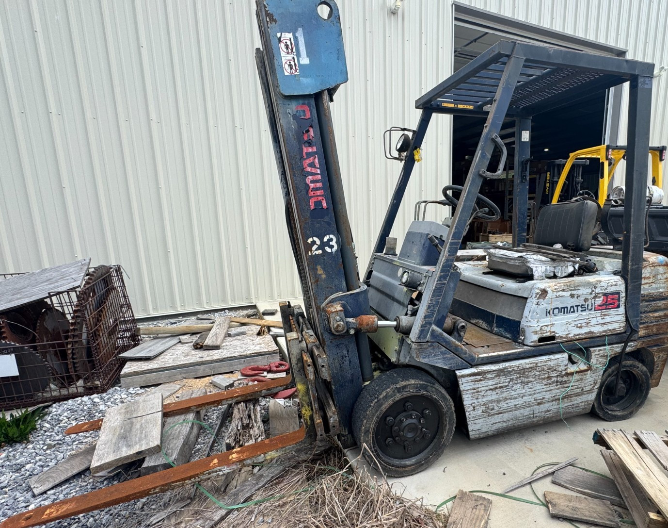 KOMATSU 25 PROPANE FORKLIFT 2500LBS. FORK TRUCK