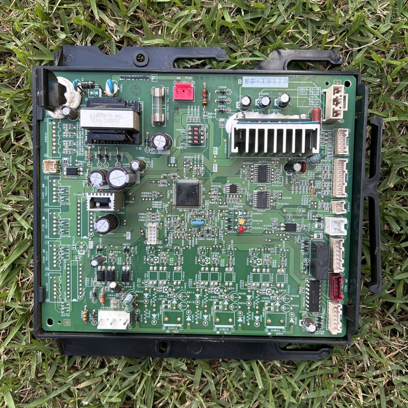 Mitsubishi Electric DM00Y411F HVAC Main Control Circuit Board DM00Y765