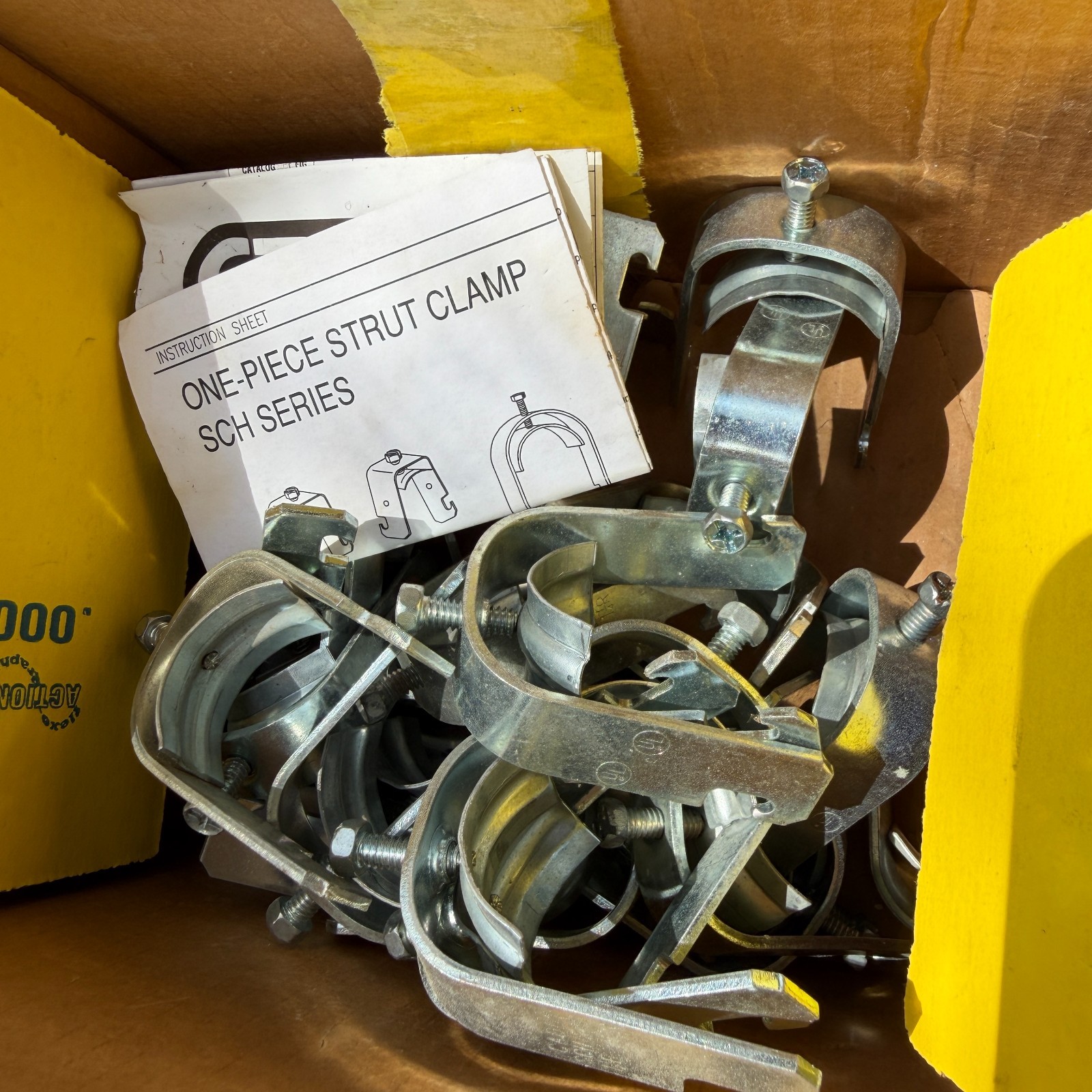 Lot of 31 Caddy Erico SCH24B One Piece Strut Clamp 1-1/2″ EMT or 1-1/4″ Rigid