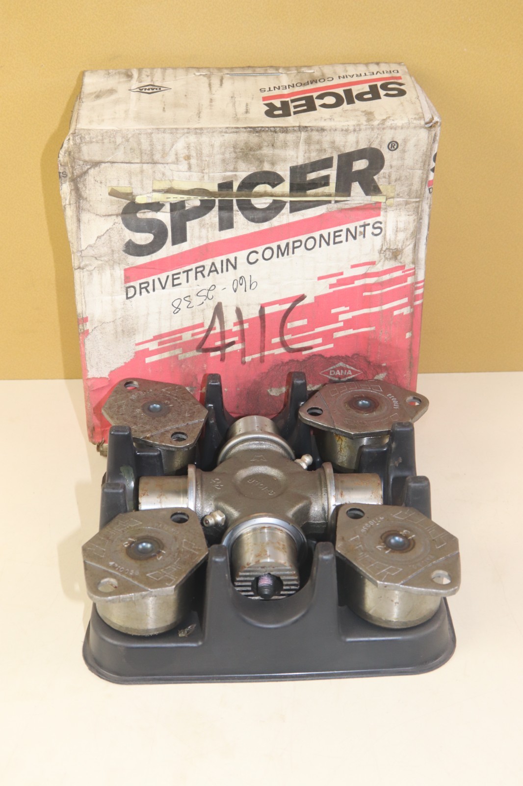Dana Spicer 1610 Series 5-279X U-Joint NOS – MISSING straps